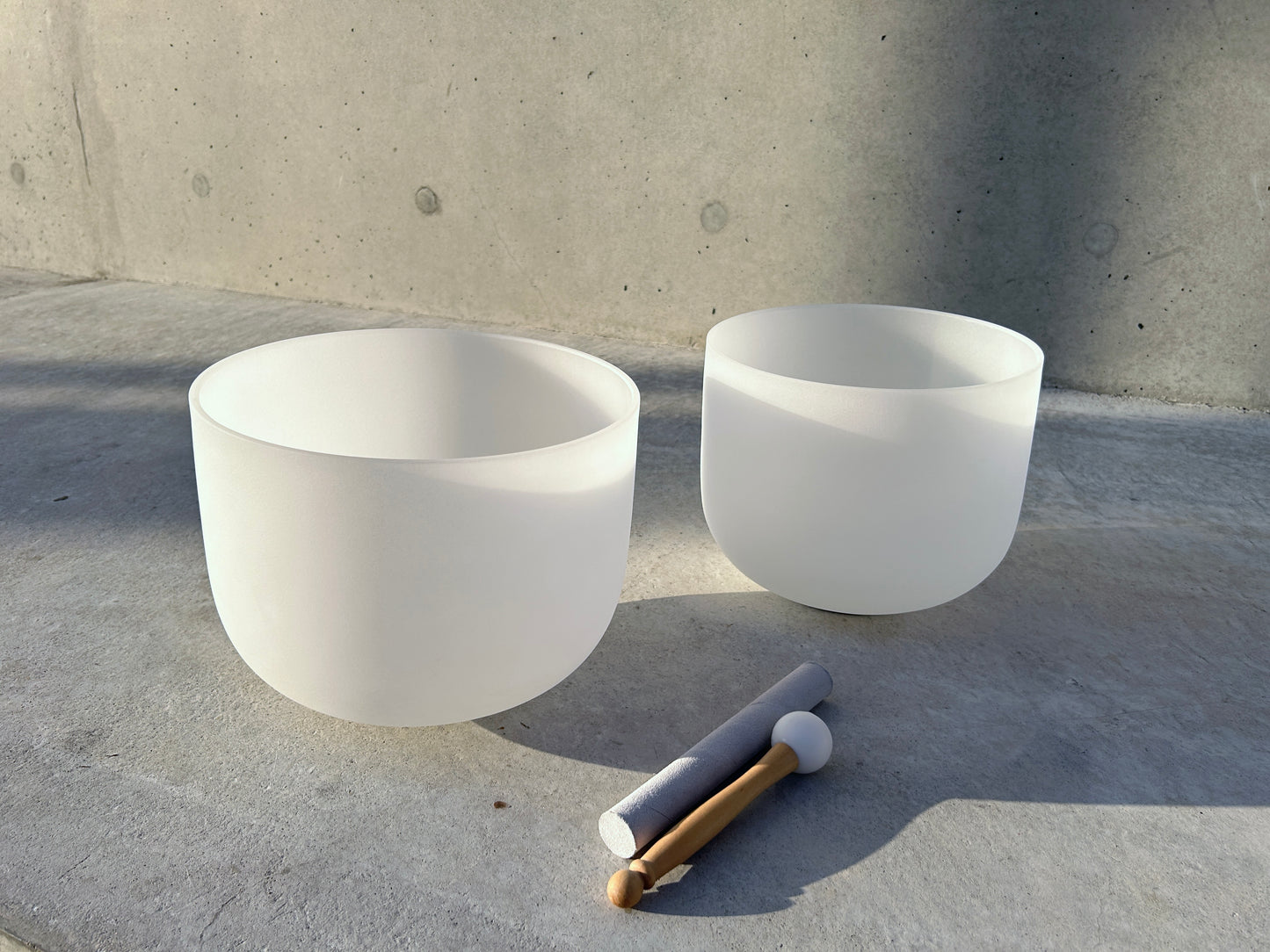 Frosted White Crystal Singing Bowl 14" Note C